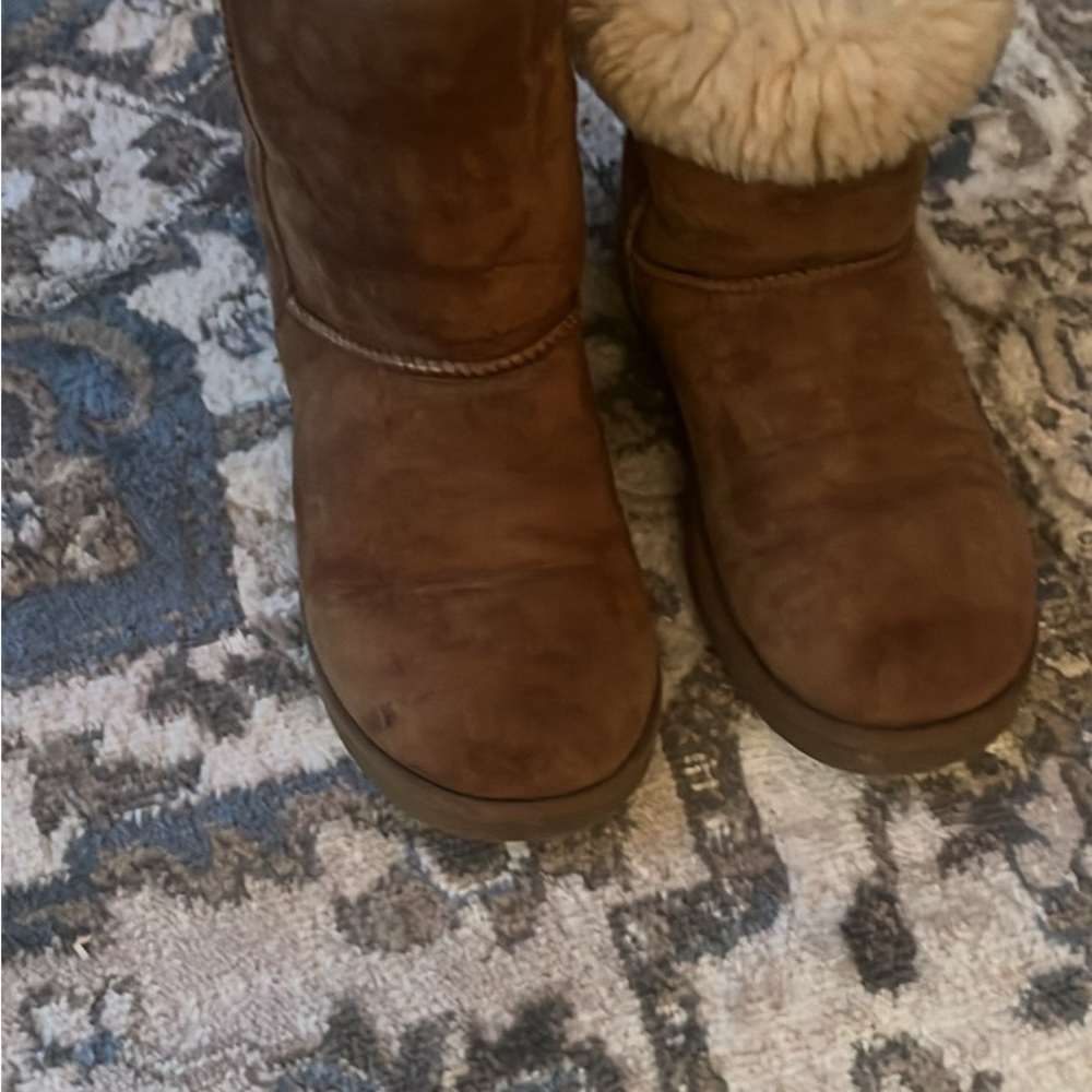 Ugg - image 2